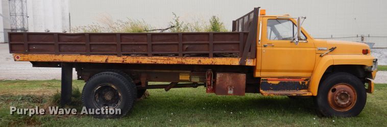 image for item IN9888 1985 Ford F700  dump flatbed truck