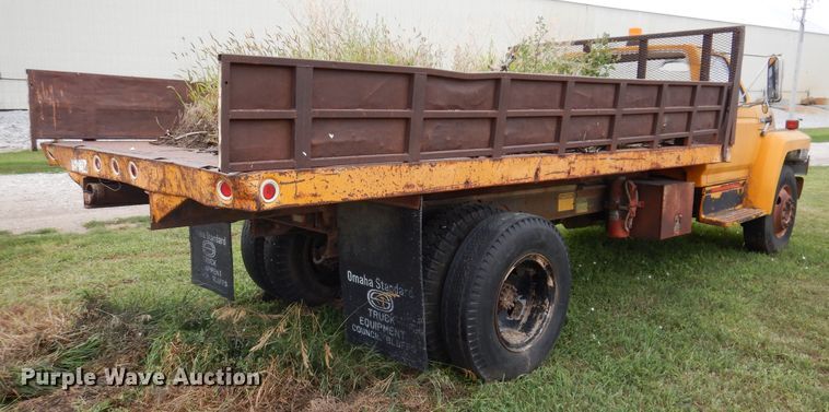 image for item IN9888 1985 Ford F700  dump flatbed truck
