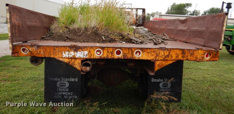 image for item IN9888 1985 Ford F700  dump flatbed truck