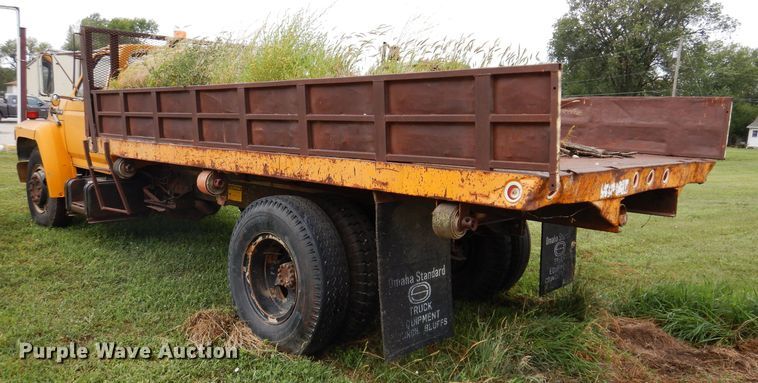 image for item IN9888 1985 Ford F700  dump flatbed truck