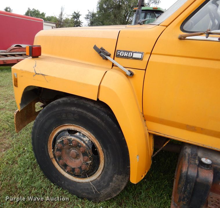 image for item IN9888 1985 Ford F700  dump flatbed truck