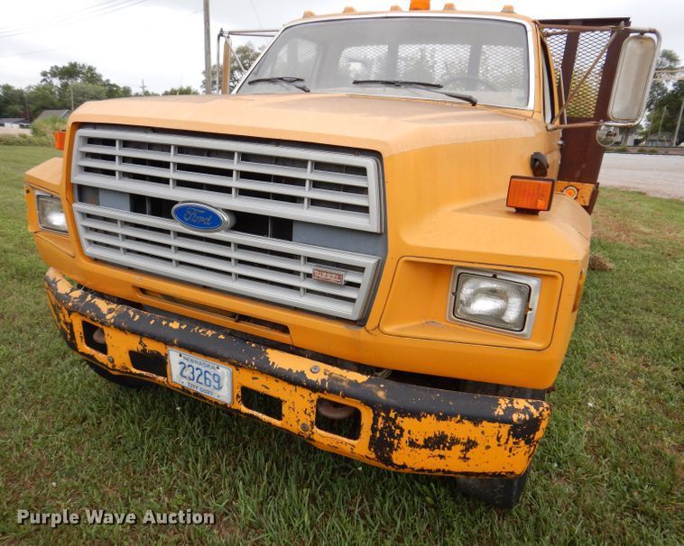 image for item IN9888 1985 Ford F700  dump flatbed truck