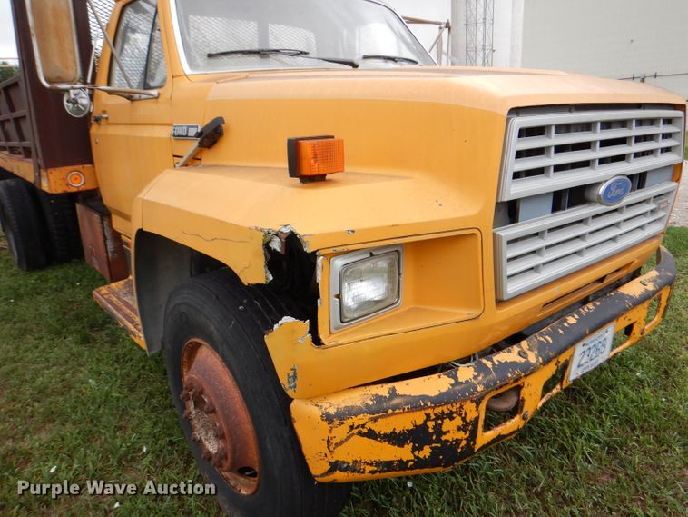 image for item IN9888 1985 Ford F700  dump flatbed truck