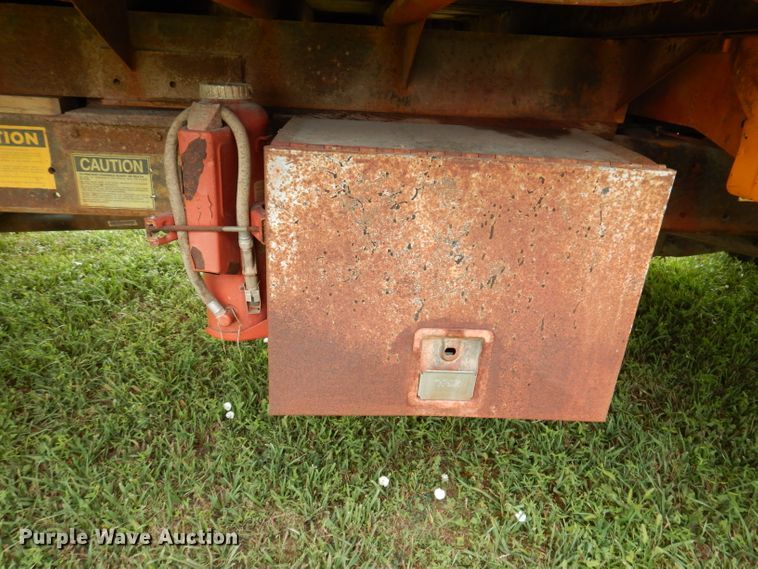 image for item IN9888 1985 Ford F700  dump flatbed truck