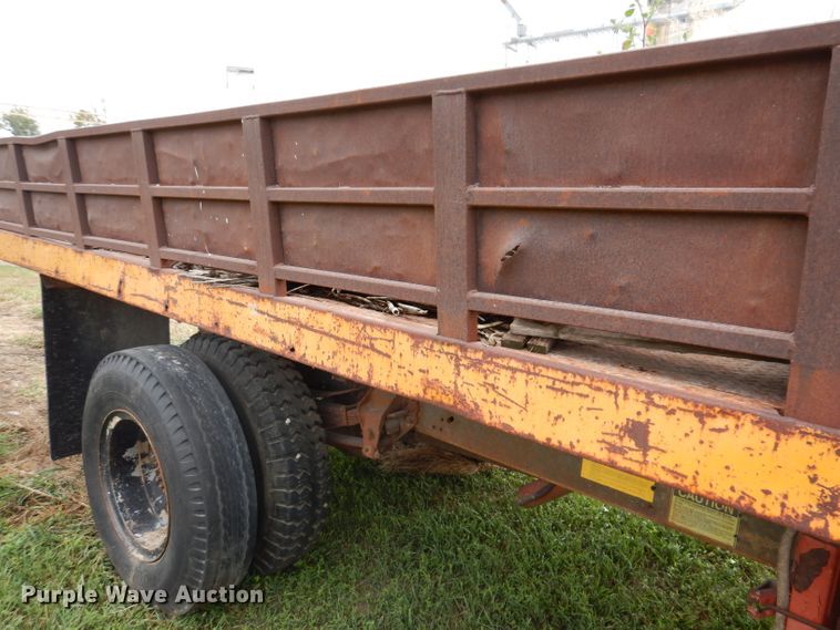 image for item IN9888 1985 Ford F700  dump flatbed truck