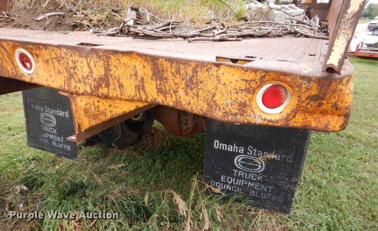 image for item IN9888 1985 Ford F700  dump flatbed truck