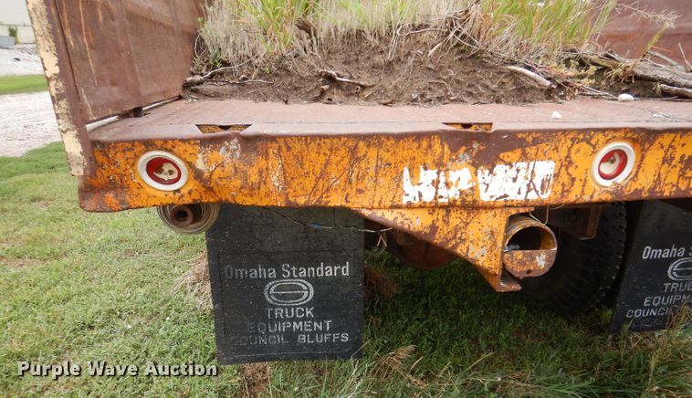 image for item IN9888 1985 Ford F700  dump flatbed truck