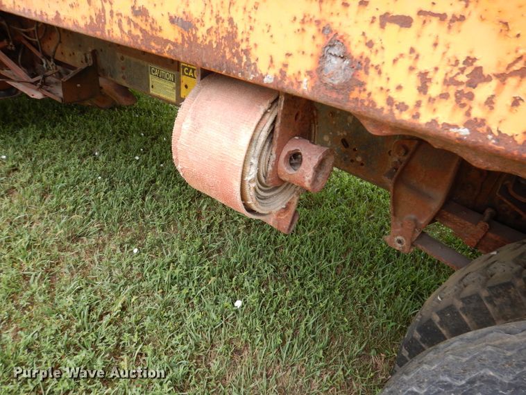 image for item IN9888 1985 Ford F700  dump flatbed truck