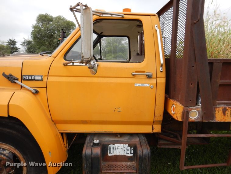 image for item IN9888 1985 Ford F700  dump flatbed truck