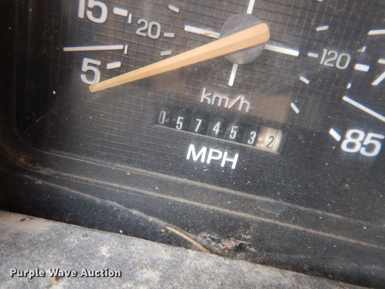 image for item IN9888 1985 Ford F700  dump flatbed truck