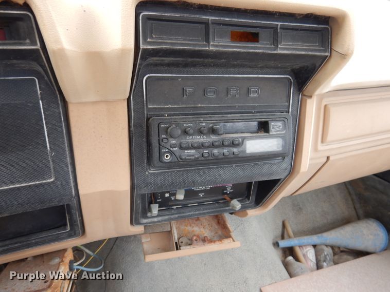 image for item IN9888 1985 Ford F700  dump flatbed truck