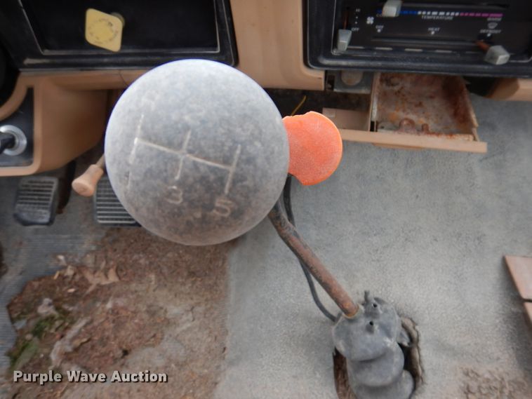 image for item IN9888 1985 Ford F700  dump flatbed truck