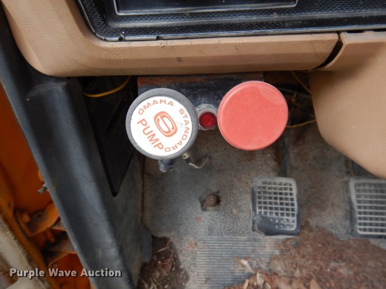 image for item IN9888 1985 Ford F700  dump flatbed truck