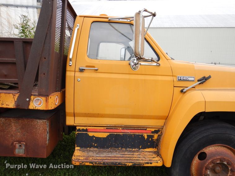 image for item IN9888 1985 Ford F700  dump flatbed truck