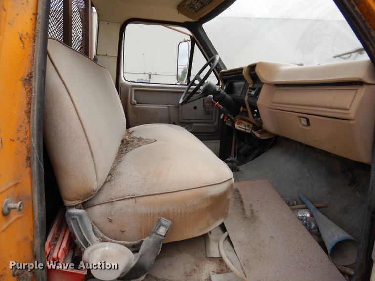 image for item IN9888 1985 Ford F700  dump flatbed truck