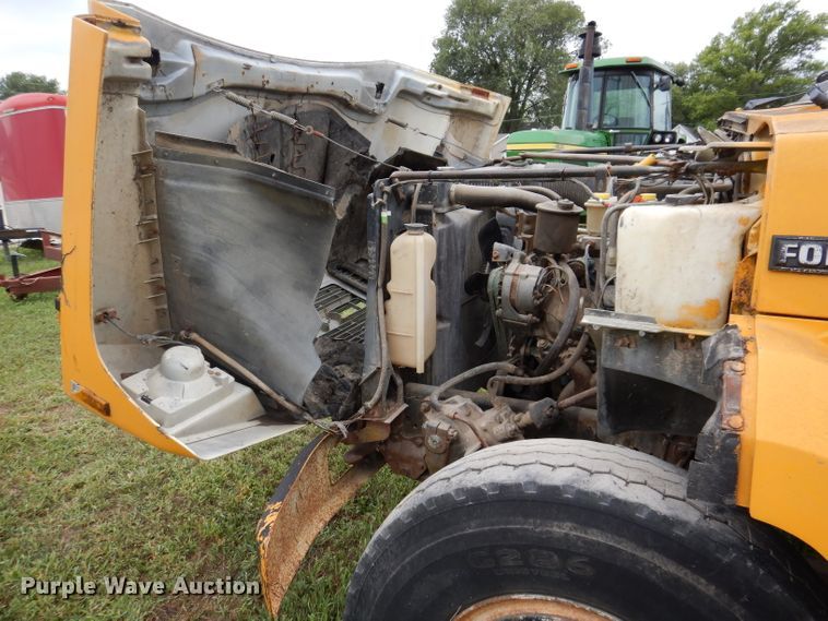 image for item IN9888 1985 Ford F700  dump flatbed truck