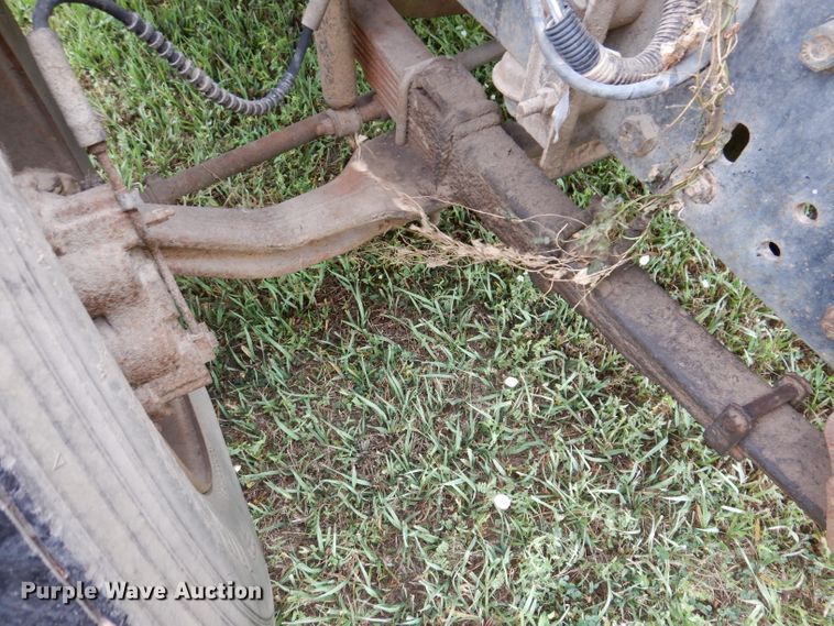 image for item IN9888 1985 Ford F700  dump flatbed truck