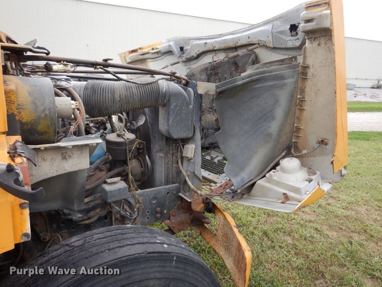 image for item IN9888 1985 Ford F700  dump flatbed truck