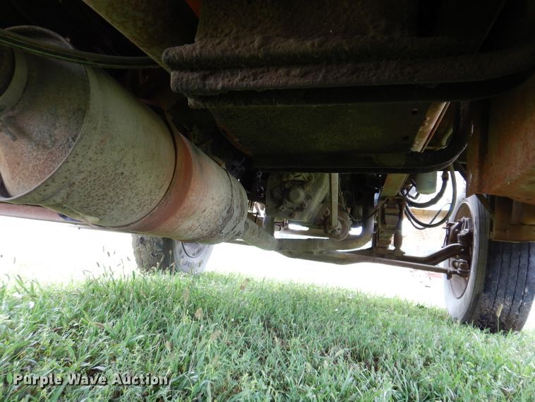 image for item IN9888 1985 Ford F700  dump flatbed truck