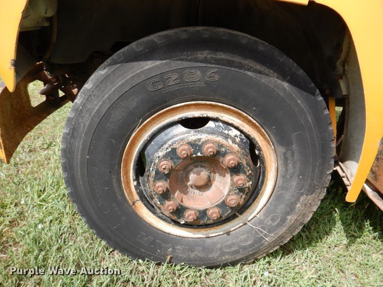 image for item IN9888 1985 Ford F700  dump flatbed truck