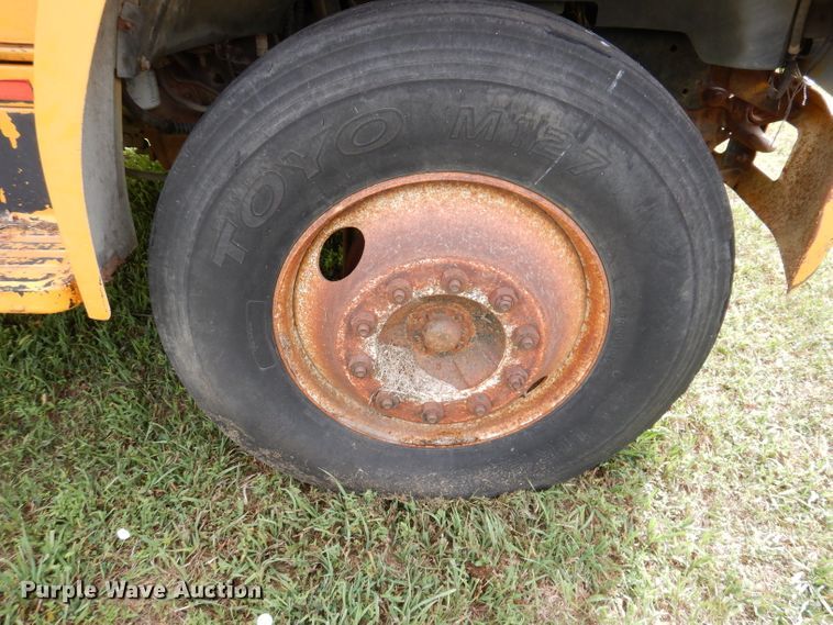 image for item IN9888 1985 Ford F700  dump flatbed truck