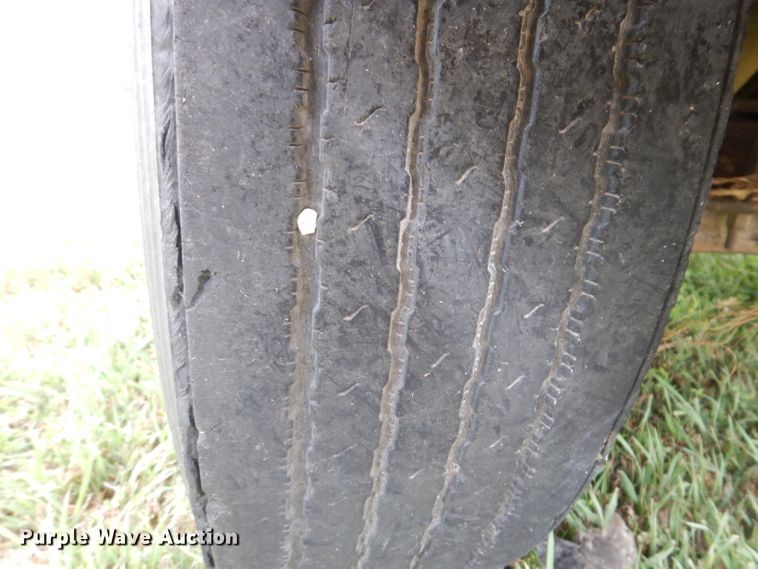 image for item IN9888 1985 Ford F700  dump flatbed truck