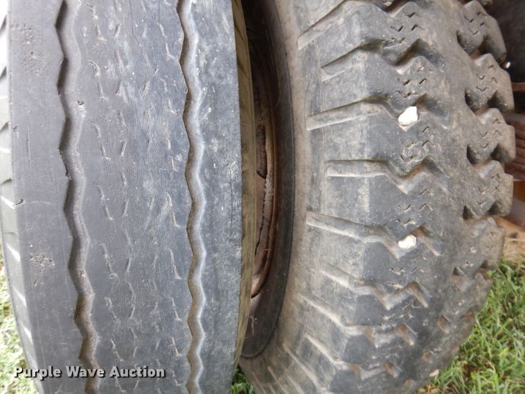 image for item IN9888 1985 Ford F700  dump flatbed truck