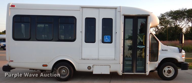image for item IN9906 2010 Ford E450  shuttle bus