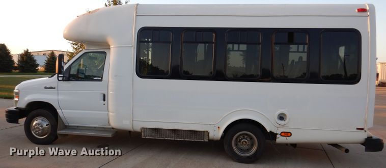 image for item IN9906 2010 Ford E450  shuttle bus