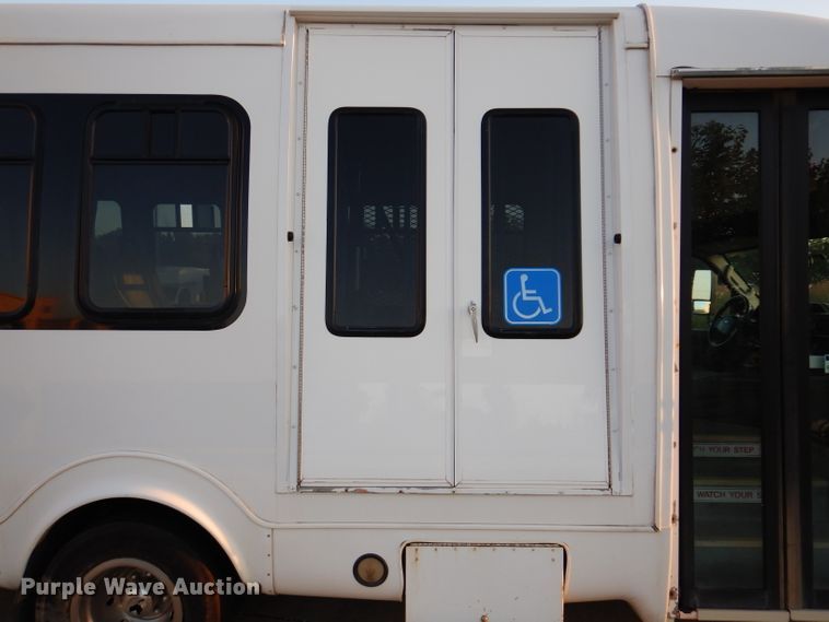 image for item IN9906 2010 Ford E450  shuttle bus