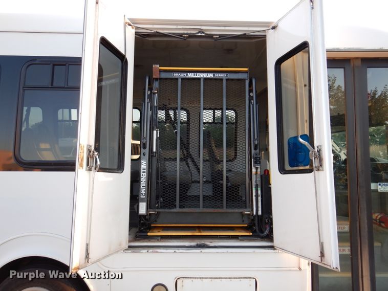 image for item IN9906 2010 Ford E450  shuttle bus