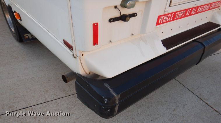 image for item IN9906 2010 Ford E450  shuttle bus
