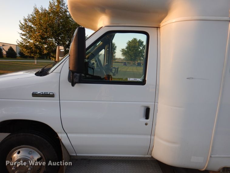 image for item IN9906 2010 Ford E450  shuttle bus