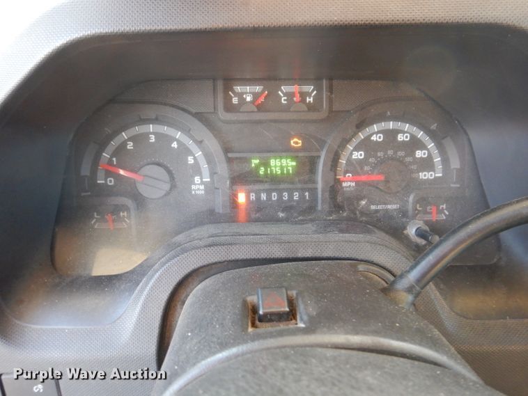 image for item IN9906 2010 Ford E450  shuttle bus