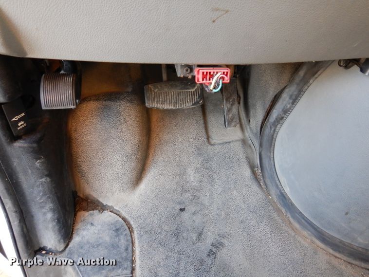 image for item IN9906 2010 Ford E450  shuttle bus