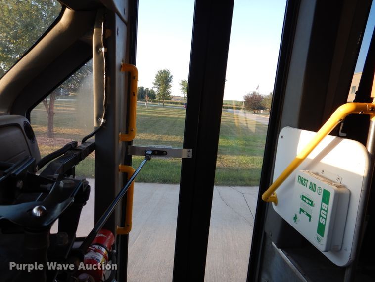 image for item IN9906 2010 Ford E450  shuttle bus