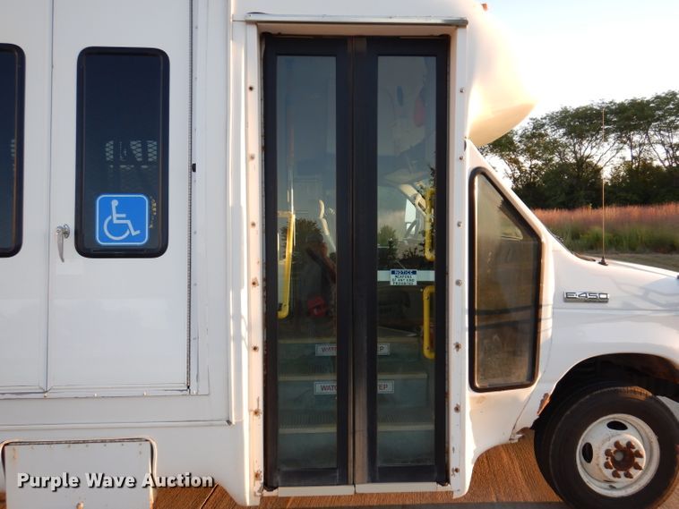 image for item IN9906 2010 Ford E450  shuttle bus