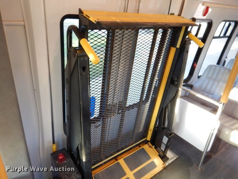 image for item IN9906 2010 Ford E450  shuttle bus