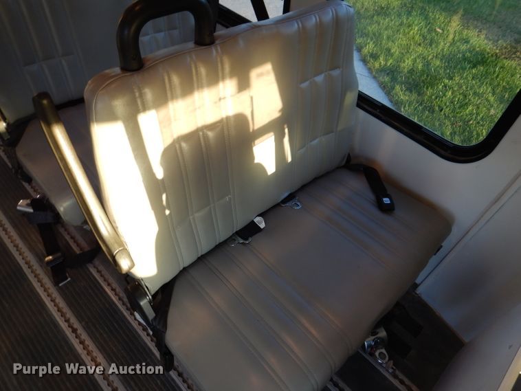 image for item IN9906 2010 Ford E450  shuttle bus