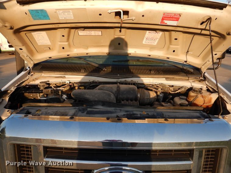image for item IN9906 2010 Ford E450  shuttle bus
