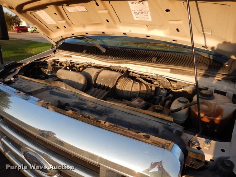 image for item IN9906 2010 Ford E450  shuttle bus