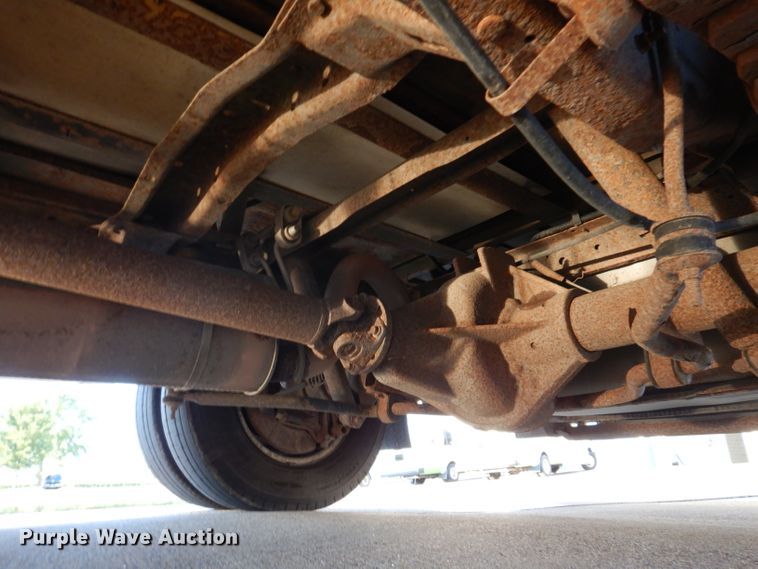 image for item IN9906 2010 Ford E450  shuttle bus