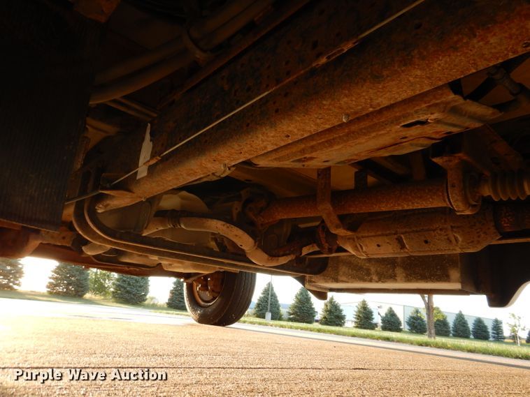 image for item IN9906 2010 Ford E450  shuttle bus