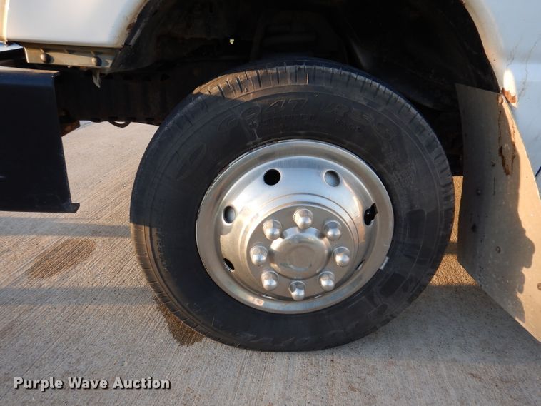 image for item IN9906 2010 Ford E450  shuttle bus