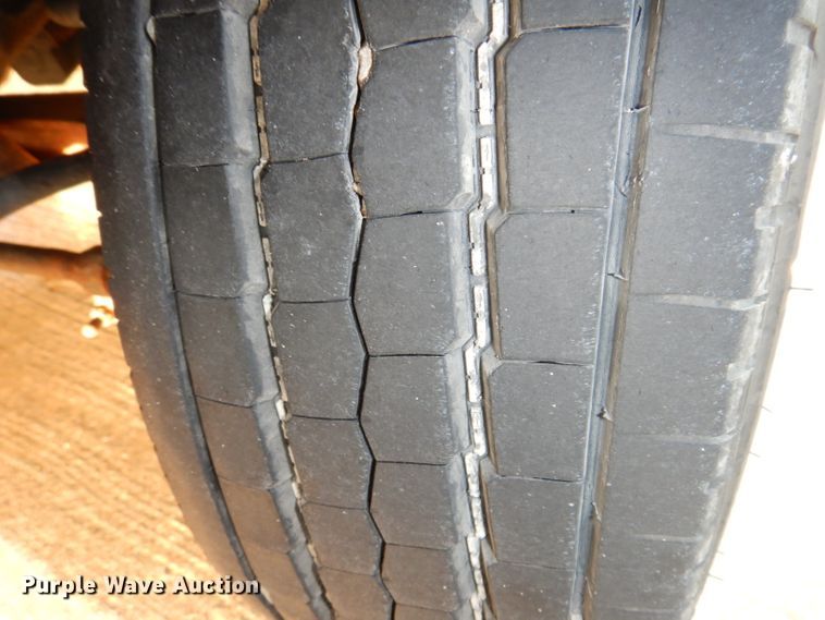 image for item IN9906 2010 Ford E450  shuttle bus