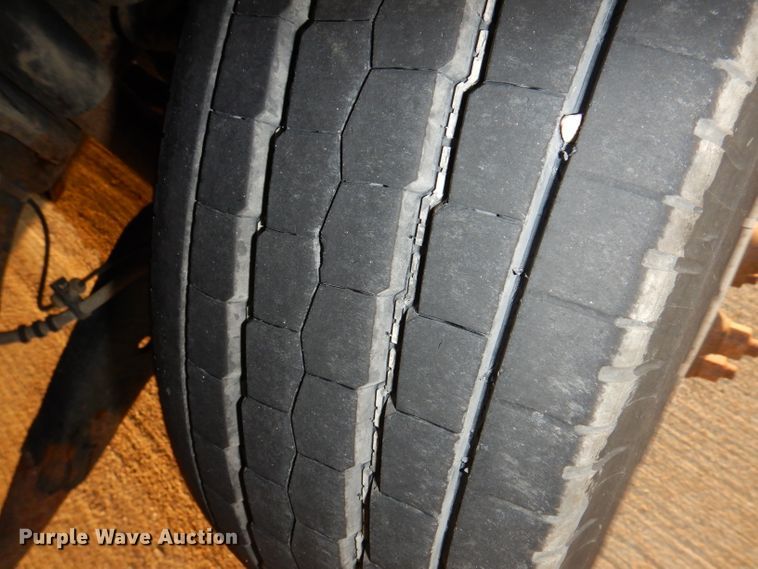 image for item IN9906 2010 Ford E450  shuttle bus