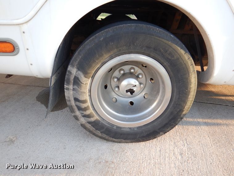 image for item IN9906 2010 Ford E450  shuttle bus