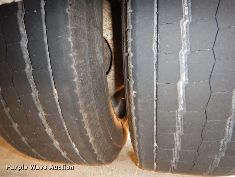 image for item IN9906 2010 Ford E450  shuttle bus