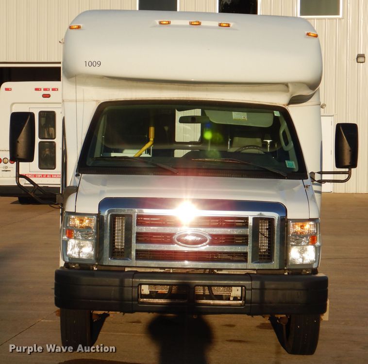 image for item IN9907 2010 Ford E450  shuttle bus