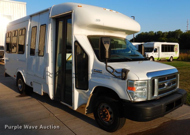 image for item IN9907 2010 Ford E450  shuttle bus